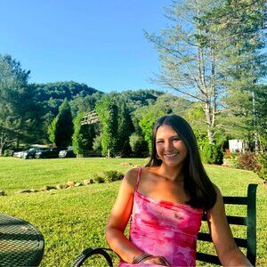 Meet your Posher, Caroline